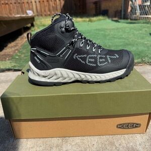 Keen NXIS Evo Mid Hiking Boot